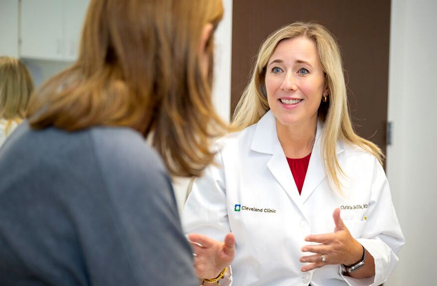 Cleveland Clinic doctor examining a patient.